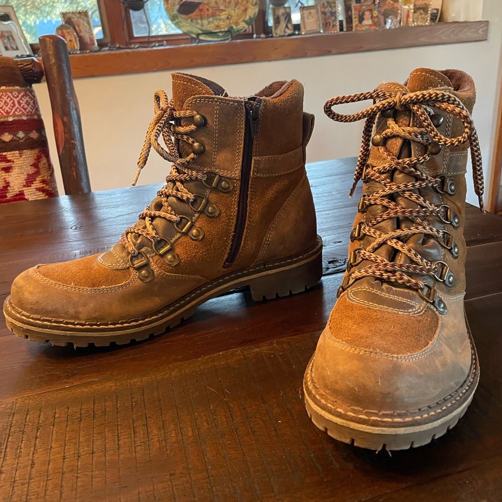 Bos&Co. boots. Size 10. Lightly worn.